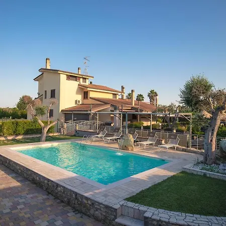 فندق مبيت وإفطار Giardini Di Marzo 2*
