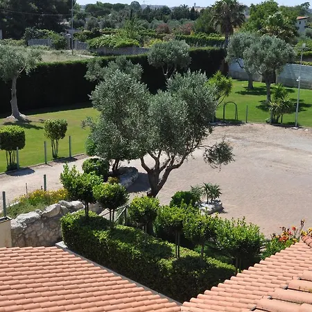 فندق مبيت وإفطار Giardini Di Marzo 2*