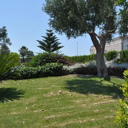 فندق مبيت وإفطار Giardini Di Marzo 2*