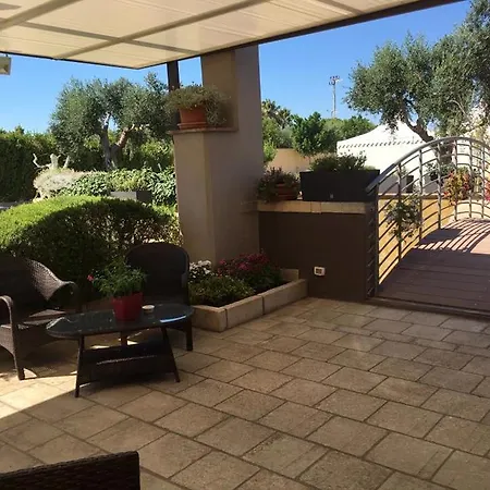 فندق مبيت وإفطار Giardini Di Marzo 2*